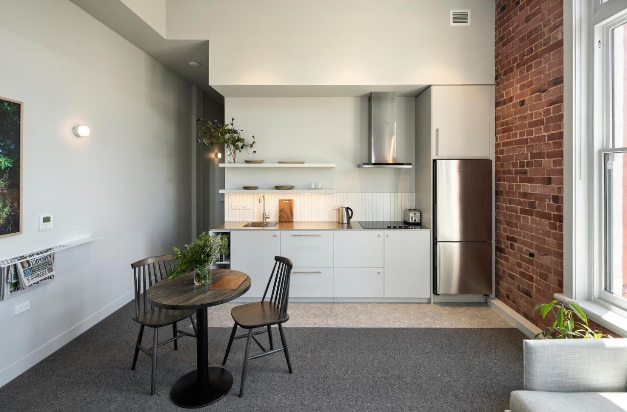 The Chamberson Hotel Dunedin Exterior foto A kitchen in a student apartment at the University of Melbourne