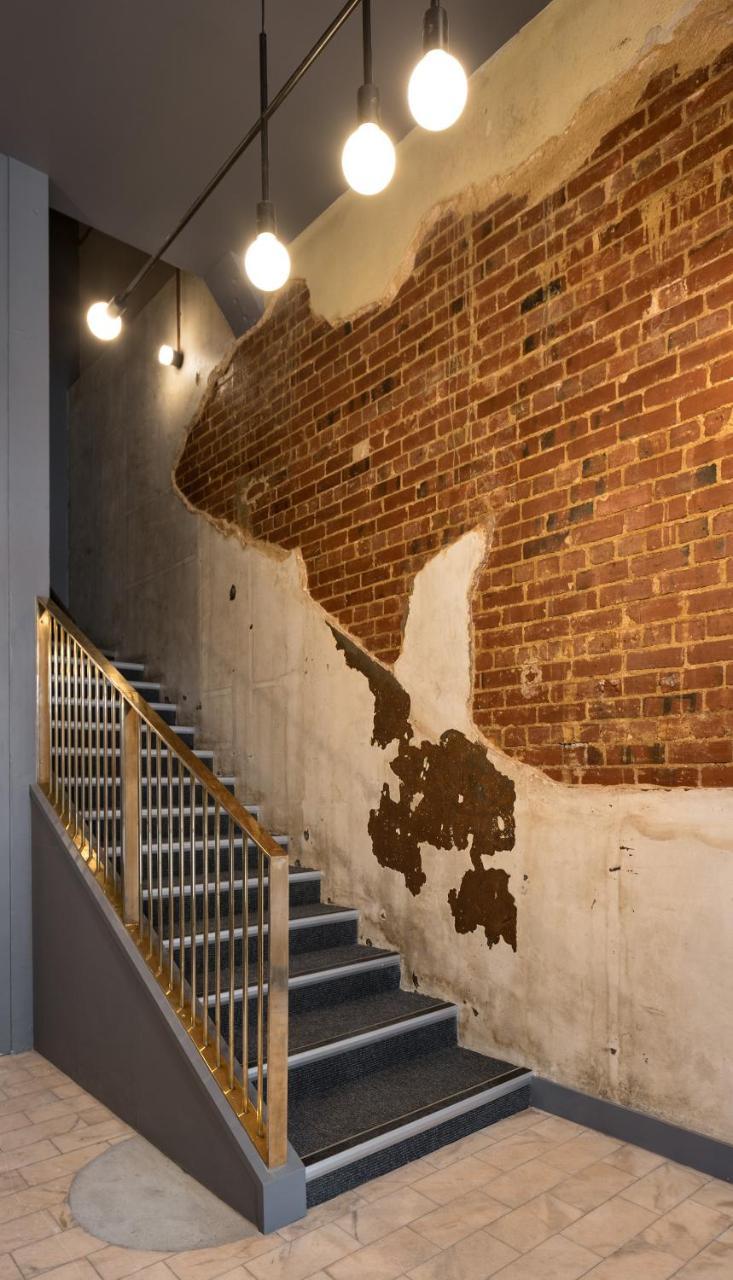 The Chamberson Hotel Dunedin Exterior foto The staircase