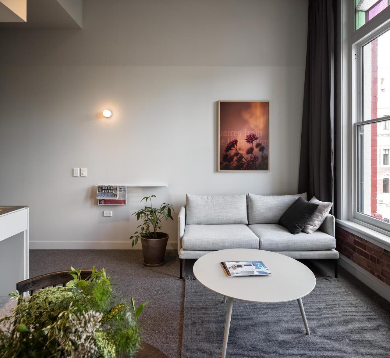 The Chamberson Hotel Dunedin Exterior foto A living room in a typical apartment